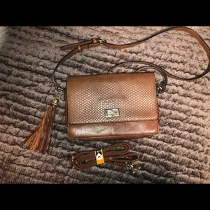 Perfect women's bag to carry your phone, wallet and glasses, it has two straps